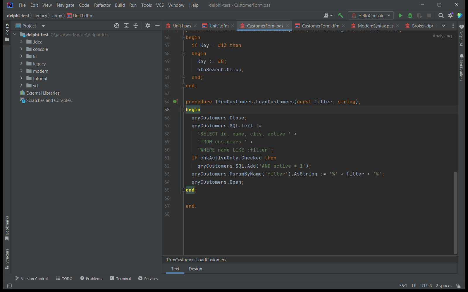 Eine Delphi-Unit mit einer Abfrage-Prozedur, mit den Tabs Text und Design unter dem Editor
